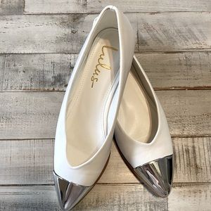 Lulu’s white and silver flats